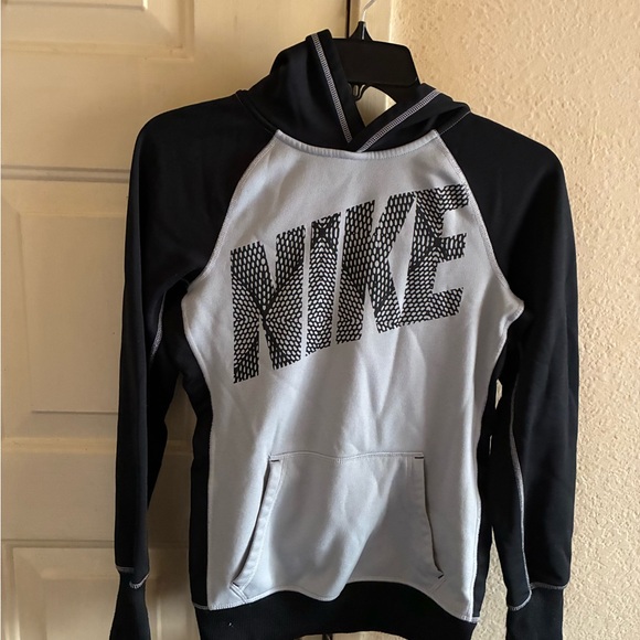 Nike Other - Nike Black and White Pullover
